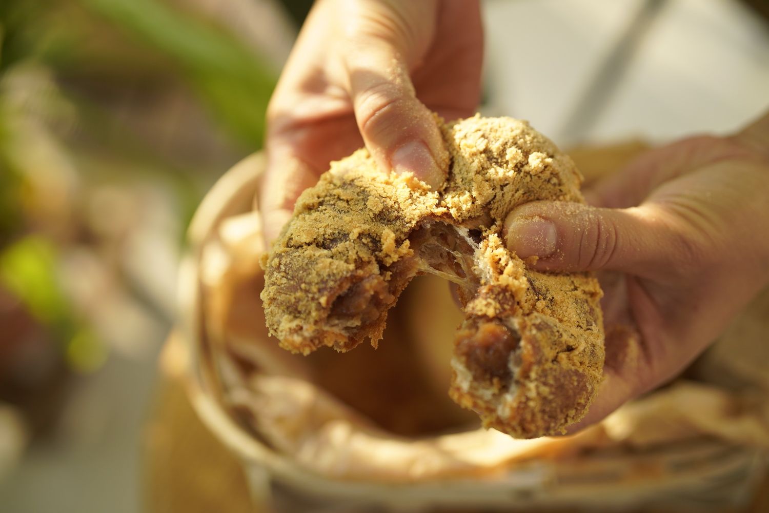 懐かしい風味で大人気の看板商品、きな粉餅揚げパン